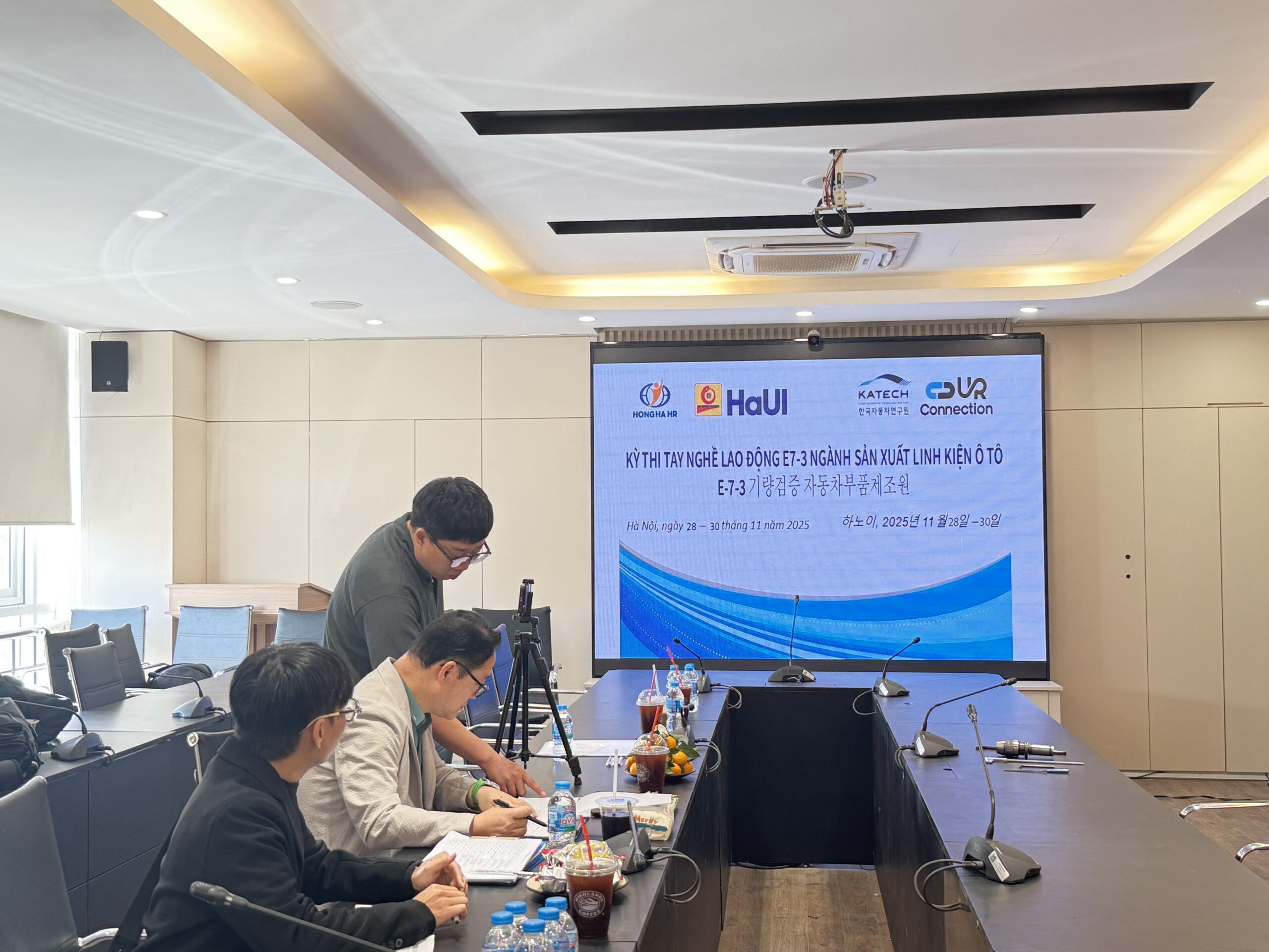 TUYỂN GẤP 30 NAM NGHỀ KHUÔN ÉP NHỰA - XKLĐ HÀN QUỐC